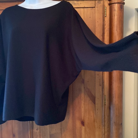 Cyrus black sweater size Medium 80% rayon and 20% nylon - Picture 3 of 9